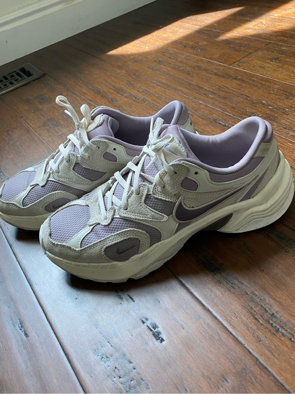 Nike Women’s Lavender and Cream Running Sneakers - Picture 3 of 6